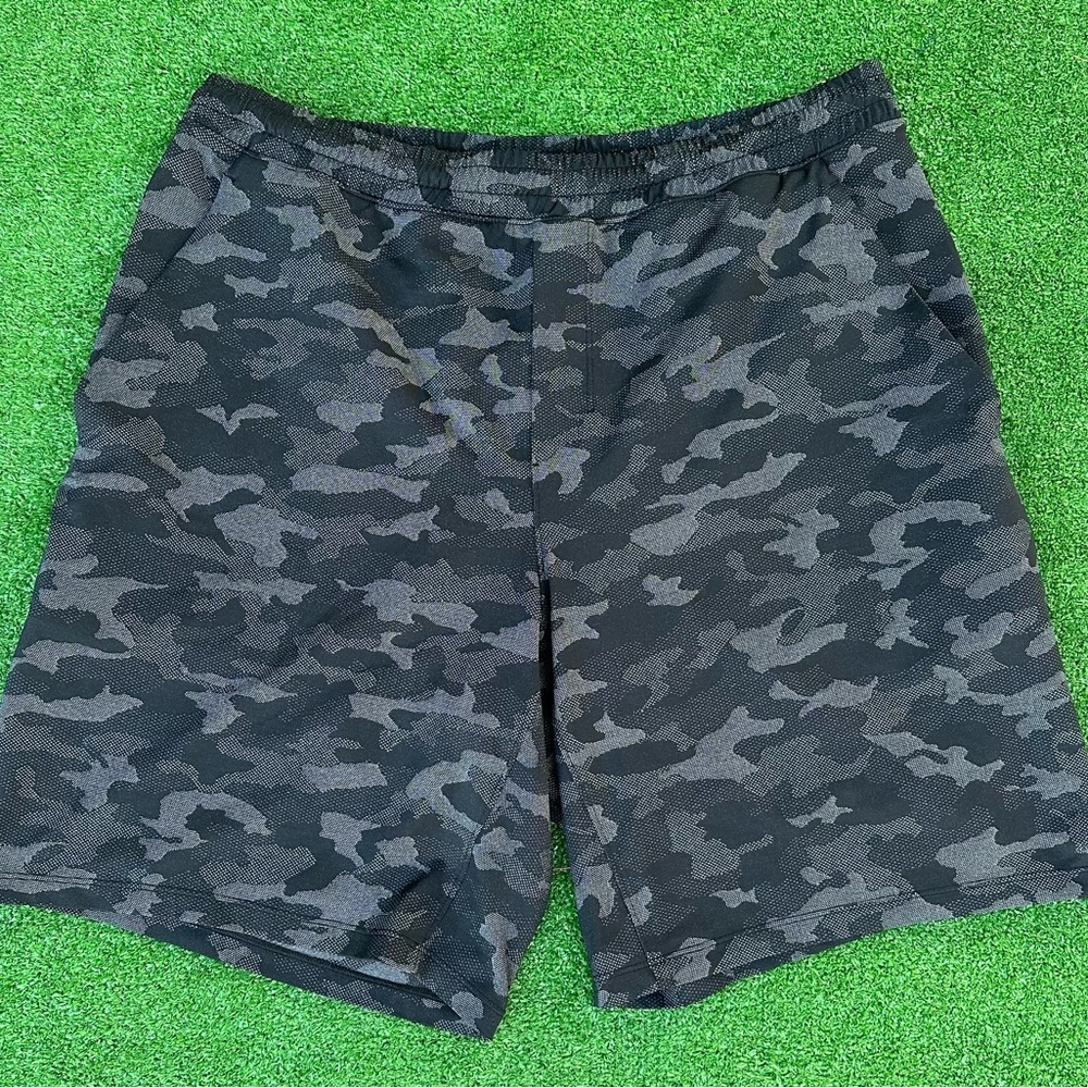 Lululemon 9 inch Pace Breaker black Camo